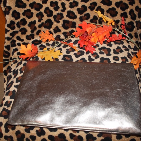 NIB LUXURY WATCH TRENDS UNIQUE LG METALLIC CLUTCH - Picture 8 of 8